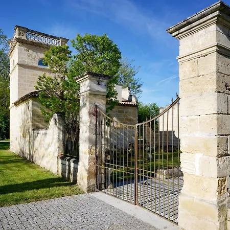 La Tour Du Domaine De Choisy * Abzac (Gironde)