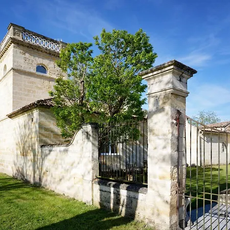 La Tour Du Domaine De Choisy Holiday home Abzac (Gironde)