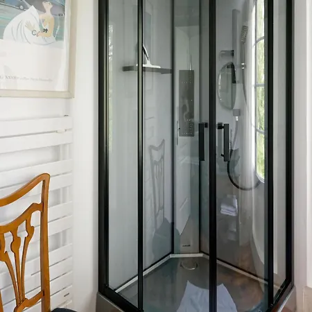 La Tour Du Domaine De Choisy Holiday home Abzac (Gironde)